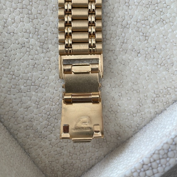 New! Vintage Gruen Quartz Watch w/ Diamond Marker - Picture 14 of 16